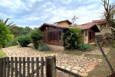 Casa de condomínio à venda com 200m², 3 quartos e 4 vagas Casa de condomínio à venda com 200m², 3 quartos e 4 vagasFachada