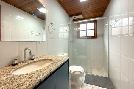 Casa de condomínio à venda com 200m², 3 quartos e 4 vagas Casa de condomínio à venda com 200m², 3 quartos e 4 vagasBanheiro