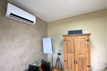 Casa de condomínio à venda com 200m², 3 quartos e 4 vagas Casa de condomínio à venda com 200m², 3 quartos e 4 vagasEscritório