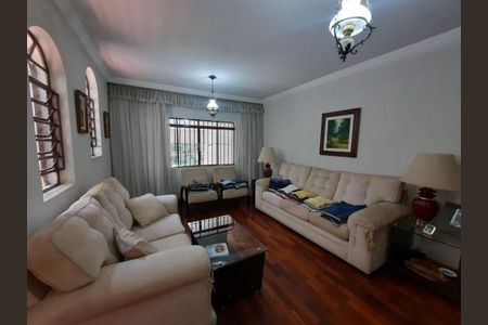 Casa à venda com 226m², 3 quartos e 2 vagas Casa à venda com 226m², 3 quartos e 2 vagasLiving