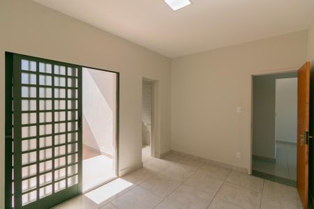 Casa à venda com 90m², 2 quartos e 2 vagasSuíte