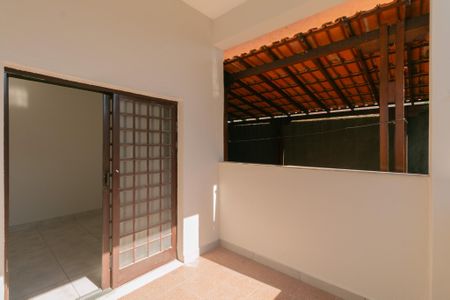 Casa à venda com 90m², 2 quartos e 2 vagasSuíte sacada