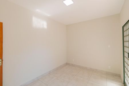 Casa à venda com 90m², 2 quartos e 2 vagasSuíte