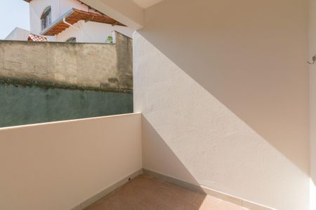 Casa à venda com 90m², 2 quartos e 2 vagasSuíte sacada