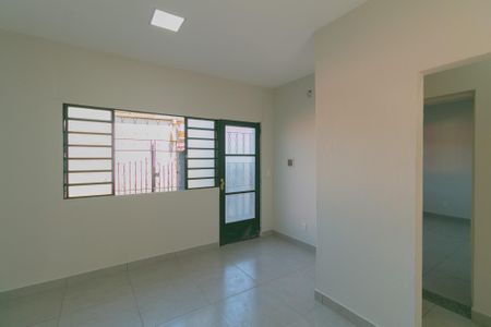 Casa à venda com 90m², 2 quartos e 2 vagasSala