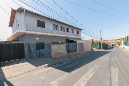 Casa à venda com 90m², 2 quartos e 2 vagasFachada