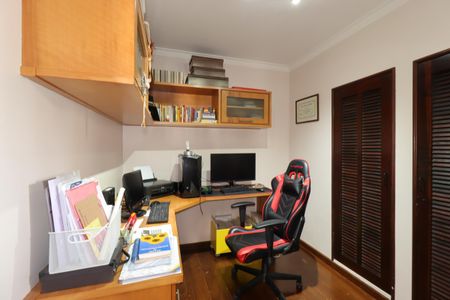 Apartamento à venda com 210m², 4 quartos e 4 vagasEscritório