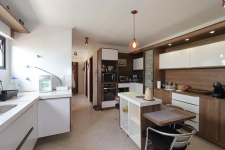 Apartamento à venda com 210m², 4 quartos e 4 vagasCozinha