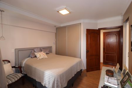 Apartamento à venda com 210m², 4 quartos e 4 vagasSuíte 4