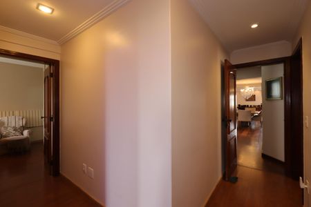 Apartamento à venda com 210m², 4 quartos e 4 vagasCorredor