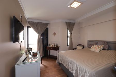 Apartamento à venda com 210m², 4 quartos e 4 vagasSuíte 4