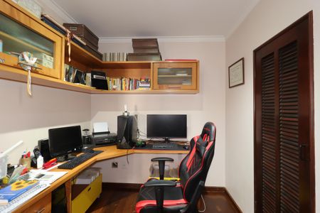 Apartamento à venda com 210m², 4 quartos e 4 vagasEscritório