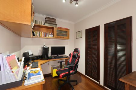 Apartamento à venda com 210m², 4 quartos e 4 vagasEscritório
