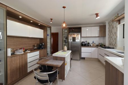 Apartamento à venda com 210m², 4 quartos e 4 vagasCozinha