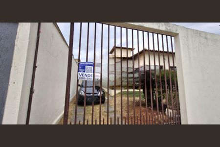 Casa à venda com 170m², 3 quartos e 5 vagas Casa à venda com 170m², 3 quartos e 5 vagasPlaca