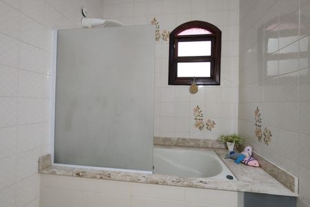 Casa de condomínio à venda com 330m², 4 quartos e 2 vagasBanheiro da Suíte