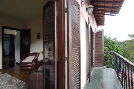 Casa de condomínio à venda com 330m², 4 quartos e 2 vagasVaranda