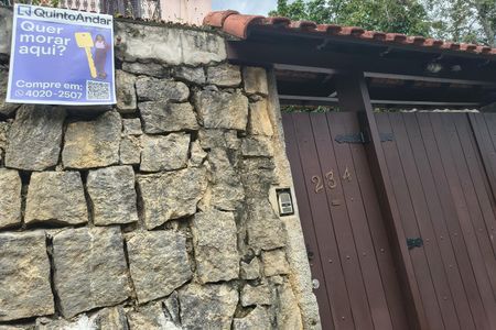 Casa de condomínio à venda com 330m², 4 quartos e 2 vagasFachada