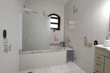 Casa de condomínio à venda com 330m², 4 quartos e 2 vagasBanheiro da Suíte