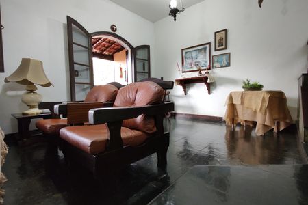 Casa de condomínio à venda com 330m², 4 quartos e 2 vagasSala