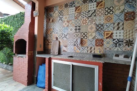 Casa de condomínio à venda com 330m², 4 quartos e 2 vagasChurrasqueira