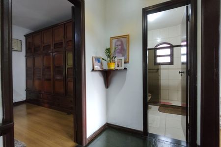 Casa de condomínio à venda com 330m², 4 quartos e 2 vagasHall