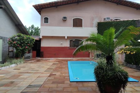Casa de condomínio à venda com 330m², 4 quartos e 2 vagasQuintal