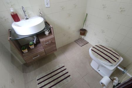 Casa de condomínio à venda com 330m², 4 quartos e 2 vagasLavabo