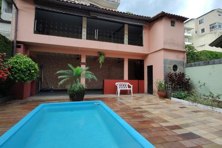 Casa de condomínio à venda com 330m², 4 quartos e 2 vagasPiscina