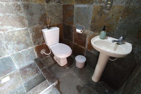 Casa de condomínio à venda com 330m², 4 quartos e 2 vagasBanheiro 2