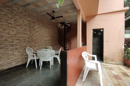 Casa de condomínio à venda com 330m², 4 quartos e 2 vagasÁrea gourmet