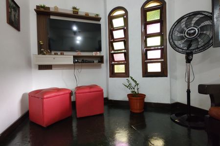 Casa de condomínio à venda com 330m², 4 quartos e 2 vagasSala