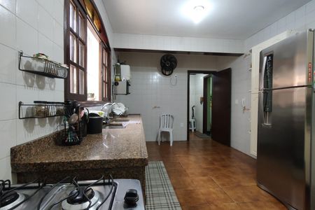 Casa de condomínio à venda com 330m², 4 quartos e 2 vagasCozinha - Armários