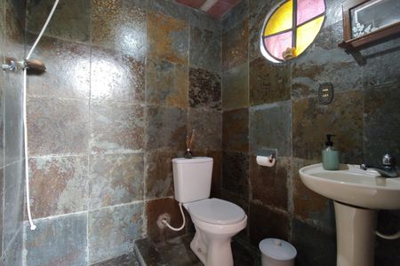 Casa de condomínio à venda com 330m², 4 quartos e 2 vagasBanheiro 2