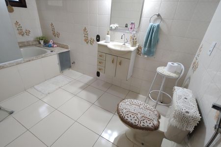 Casa de condomínio à venda com 330m², 4 quartos e 2 vagasBanheiro da Suíte