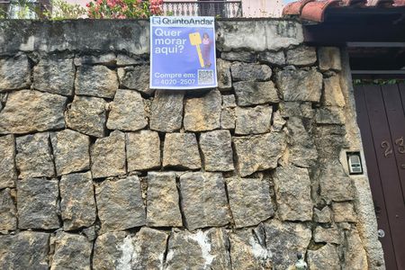 Casa de condomínio à venda com 330m², 4 quartos e 2 vagasFachada