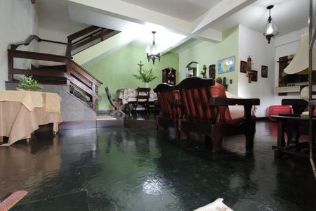 Casa de condomínio à venda com 330m², 4 quartos e 2 vagasSala