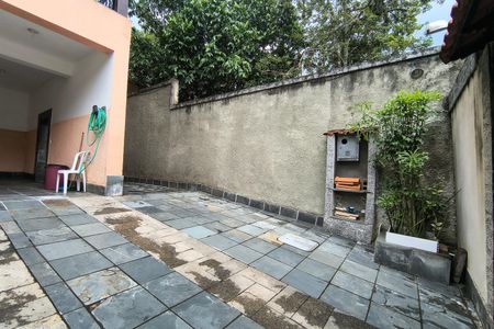 Casa de condomínio à venda com 330m², 4 quartos e 2 vagasFachada