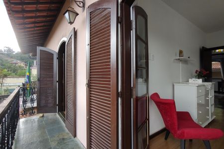 Casa de condomínio à venda com 330m², 4 quartos e 2 vagasVaranda