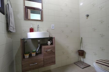 Casa de condomínio à venda com 330m², 4 quartos e 2 vagasLavabo