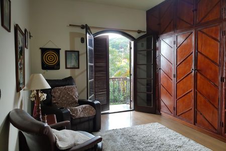 Casa de condomínio à venda com 330m², 4 quartos e 2 vagasQuarto 2 - Armários