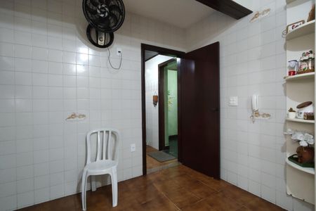 Casa de condomínio à venda com 330m², 4 quartos e 2 vagasCozinha - Armários