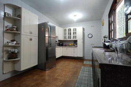 Casa de condomínio à venda com 330m², 4 quartos e 2 vagasCozinha - Armários