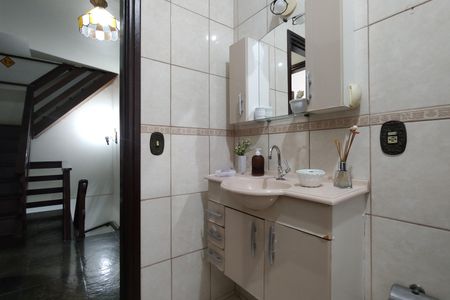 Casa de condomínio à venda com 330m², 4 quartos e 2 vagasBanheiro Social