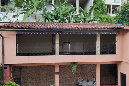 Casa de condomínio à venda com 330m², 4 quartos e 2 vagasFachada externa