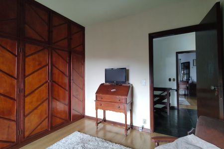 Casa de condomínio à venda com 330m², 4 quartos e 2 vagasQuarto 2 - Armários