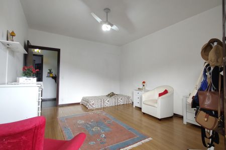 Casa de condomínio à venda com 330m², 4 quartos e 2 vagasQuarto 4