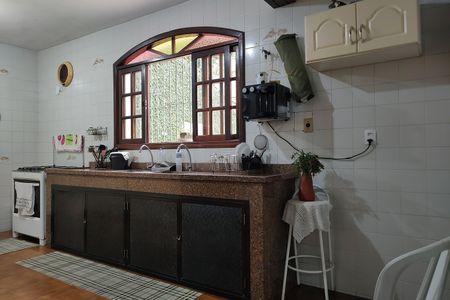 Casa de condomínio à venda com 330m², 4 quartos e 2 vagasCozinha - Armários