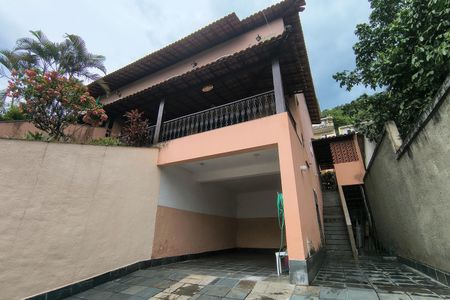 Casa de condomínio à venda com 330m², 4 quartos e 2 vagasFachada