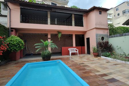 Casa de condomínio à venda com 330m², 4 quartos e 2 vagasPiscina